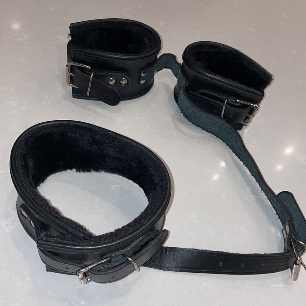 Neck-Wrist Restraint